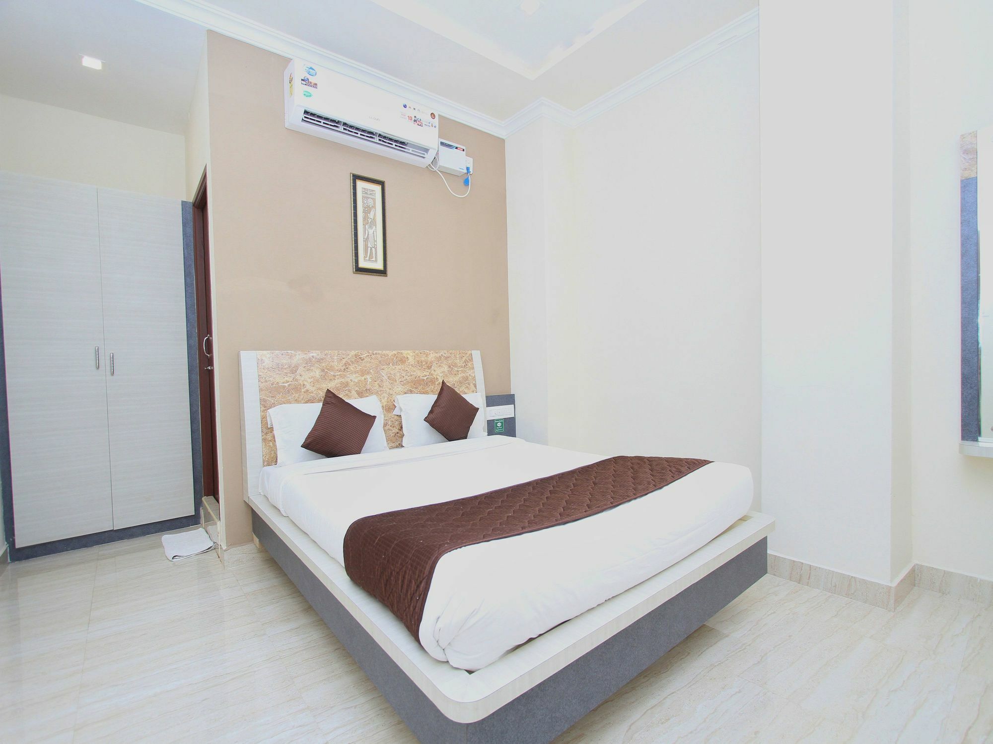 Oyo 8446 Bouvana Residency Pondicherry Exteriör bild
